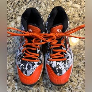 Boys youth turf shoes, only worn a couple times!